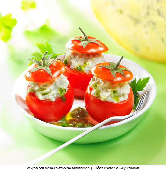 tomates_cerises_farcies_a_la_fourme_de_montbrison_et_son_coulis_de_persil