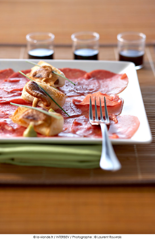 carpaccio_de_boeuf_sauce_wasabi_et_croustillants_de_shiitakes