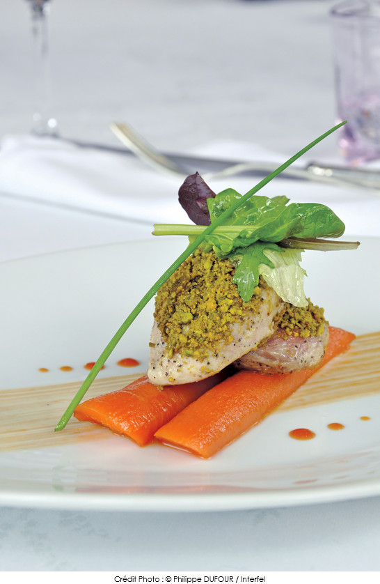 carottes_des_sables_glacees_a_l_orange_poitrine_de_caille_rotie_et_fruits_secs