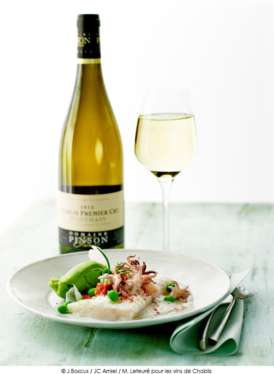 bar_sauvage_et_encornets_saisis_au_piment_d_espelette_mousseline_de_petit_pois_au_chorizo