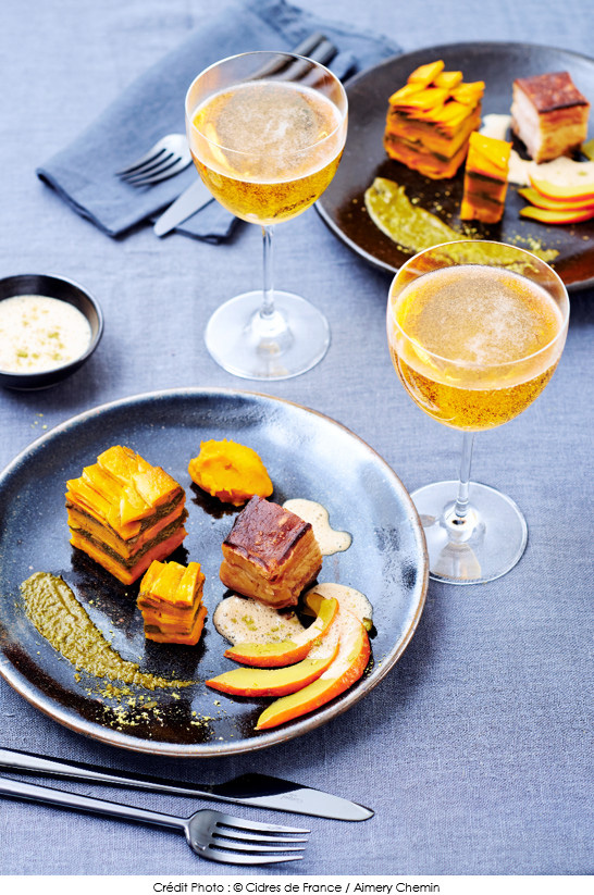 millefeuille_de_potimarron_a_la_pistache_poitrine_de_porc_croustillante_et_emulsion_au_cidre