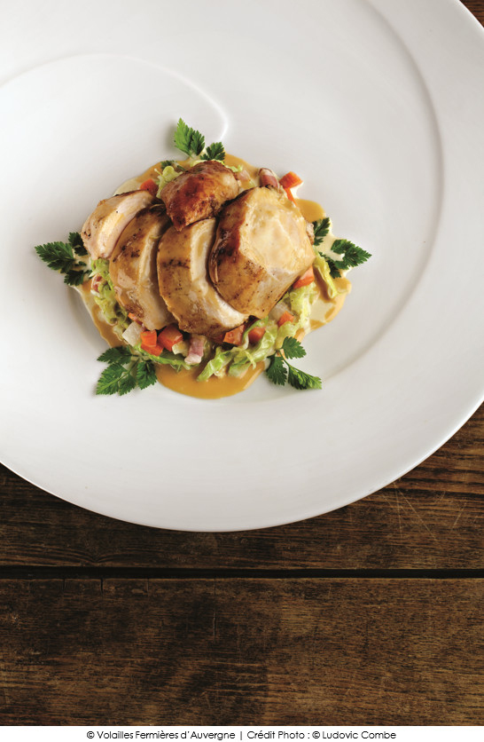 supremes_de_poulet_fermier_d_auvergne_chou_braise_sauce_au_vin_jaune