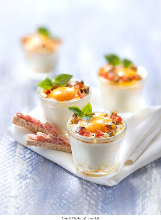 oeuf_bio_ou_label_rouge_cocotte_aubergine_tomate_et_basilic_mouillette_de_jambon_cru