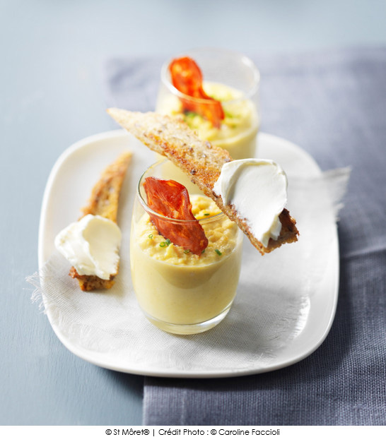 oeufs_brouilles_au_st_moret_et_chorizo_toasts_frottes_a_l_ail
