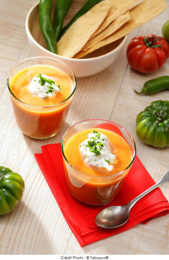 gaspacho_de_tomate_au_tabasco_rouge_et_sa_chantilly_salee_aux_herbes_et_au_Tabasco_vert