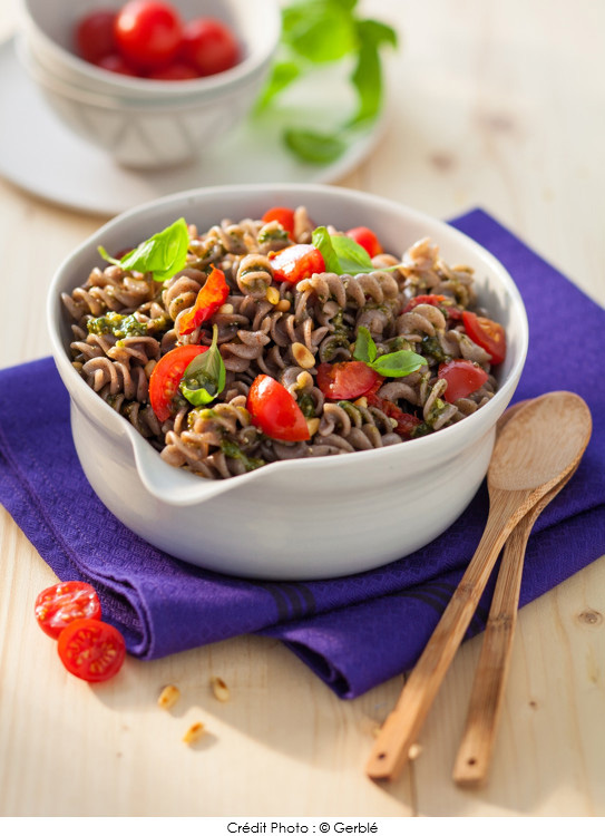 salade_de_fusilli_au_sarrasin_pesto_tomates_et_pignons_de_pin