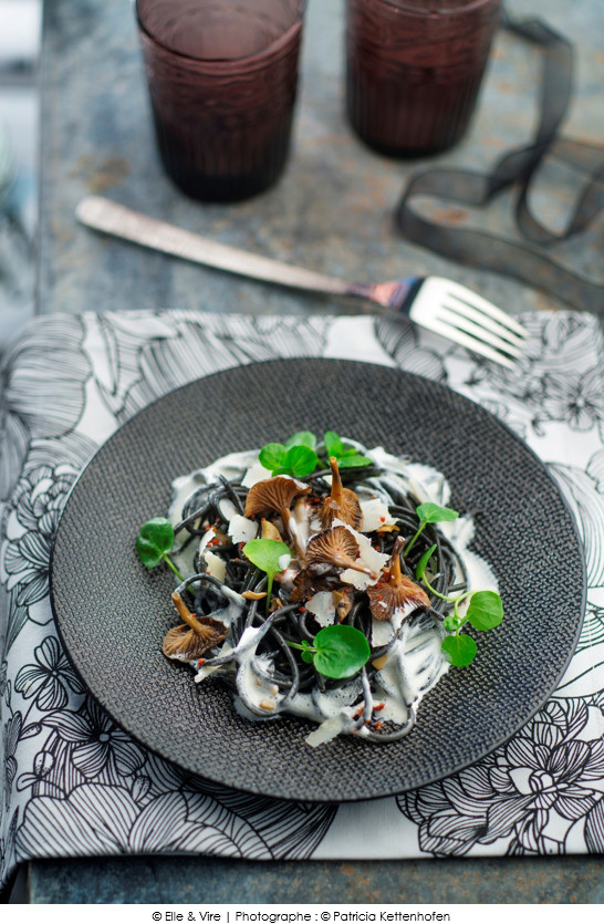 spaghetti_noirs_aux_champignons_creme_de_parmesan