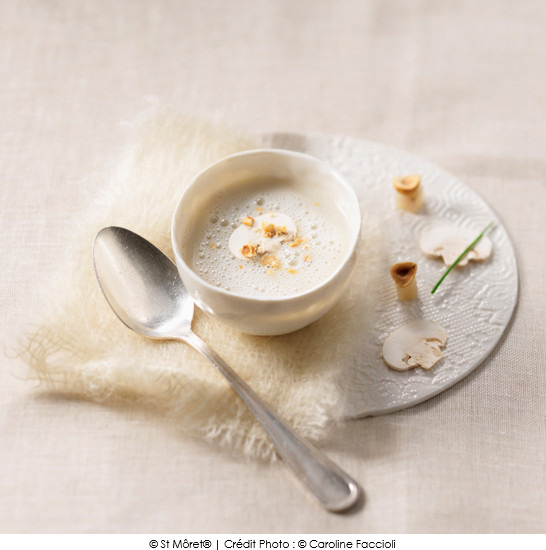 veloute_de_topinambours_au_st_moret_ligneetplaisir_champignons_crus_et_noisettes_grillees