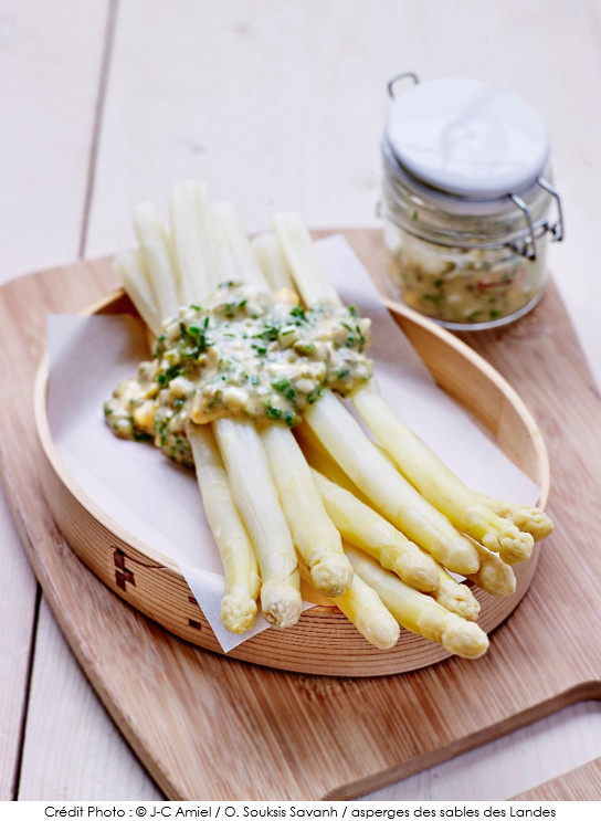 asperge_des_sables_des_landes_igp_sauce_gribiche_aux_herbes