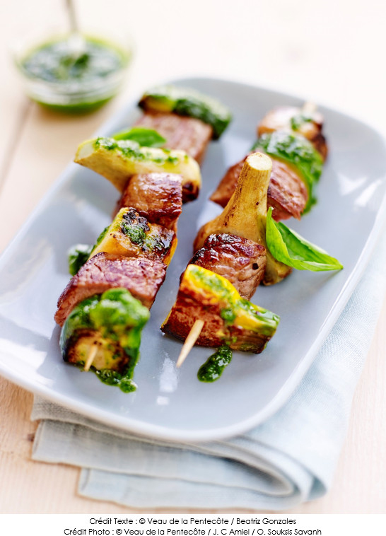 brochettes_de_veau_aubergines_artichauts_et_courgettes