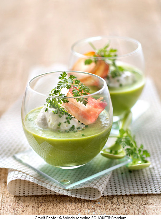 veloute_glace_de_salade_romaine_fromage_frais_fouette_aux_herbes_lard_croustillant