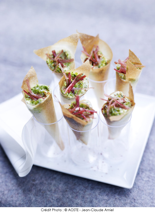 cornet_croustillant_de_jambon_serrano_mousse_de_chevre_au_basilic