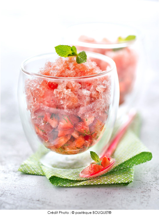 tartare_de_fraise_a_la_menthe_et_granite_de_pasteque