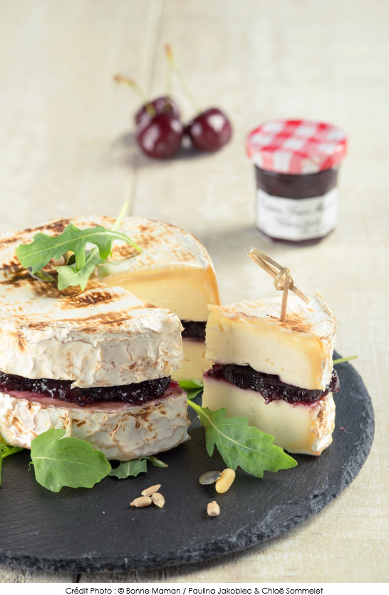 chaource_roti_a_la_confiture_de_cerises_noires_bonne_maman