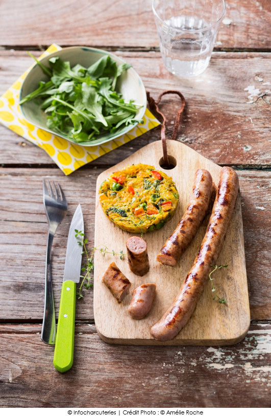 chipolatas_marinees_grillees_et_croustilles_de_legumes