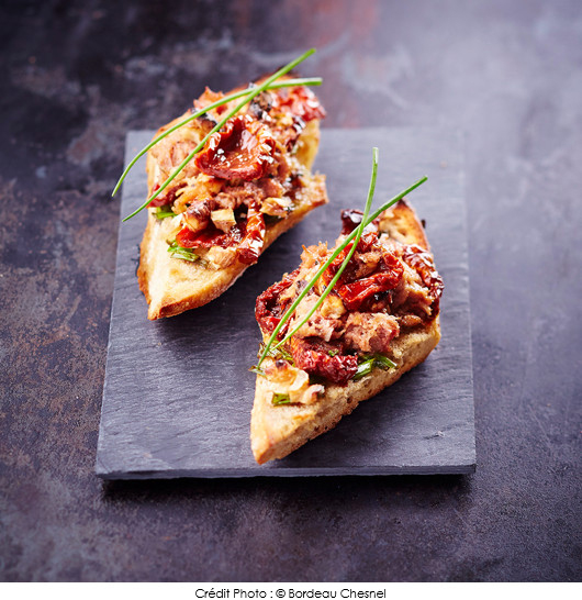 crostini_a_la_tomate_sechee_et_rillettes_de_poulet