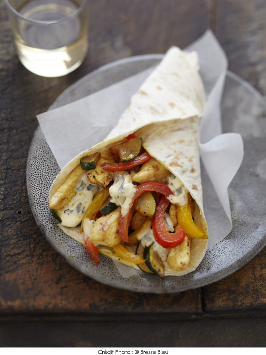 wrap_poulet_curry_au_bresse_bleu_et_legumes_grilles