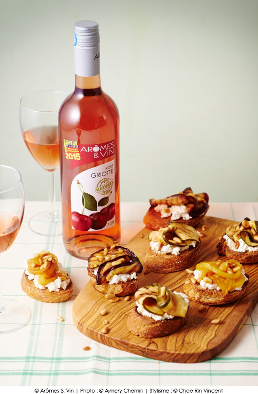crostinis-de-legumes-grilles-sur-un-lit-de-cottage-cheese