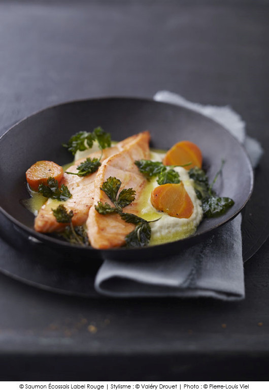 saumon_ecossais_label_rouge_et_puree_de_chou_fleur_au_wasabi_coriandre_frite