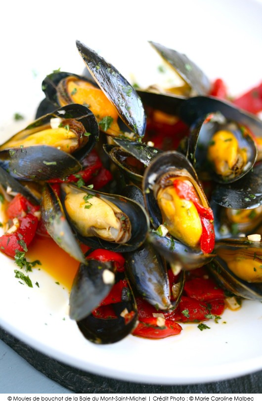 moules-de-bouchot-de-la-baie-du-mont-saint-michel-a-la-plancha-piquillos-et-piment-d-espelette