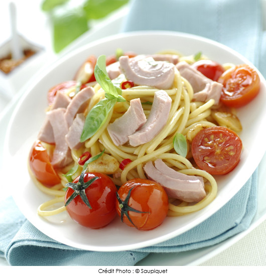 spaghettis-sautes-au-thon-et-tomates-cerise