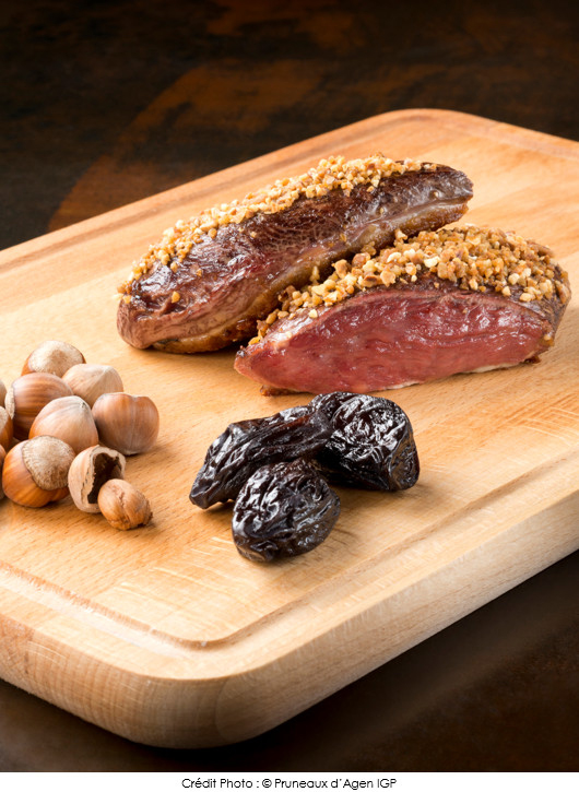 magret-de-canard-au-carre-pruneaux-d-agen-et-noisette-du-lot-et-garonne