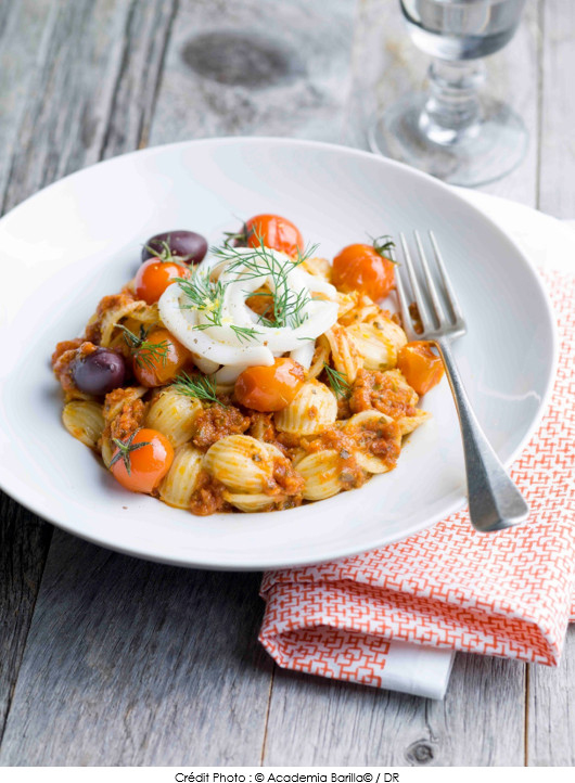 orecchiette-academia-barilla-tagliatelles-de-calamars-et-pesto-rustico-aux-tomates-sechees-barilla