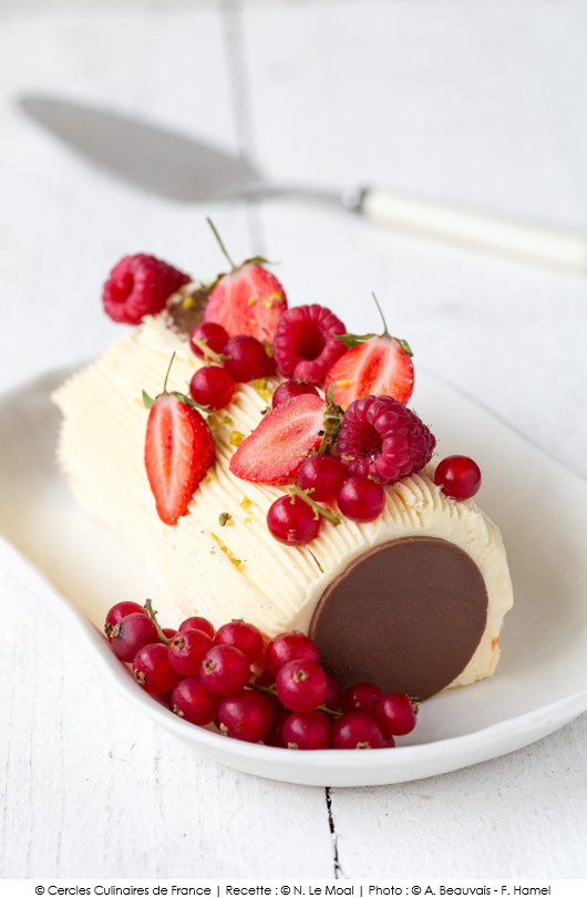 buche-creme-au-beurre-vanillee-et-fruits-rouges