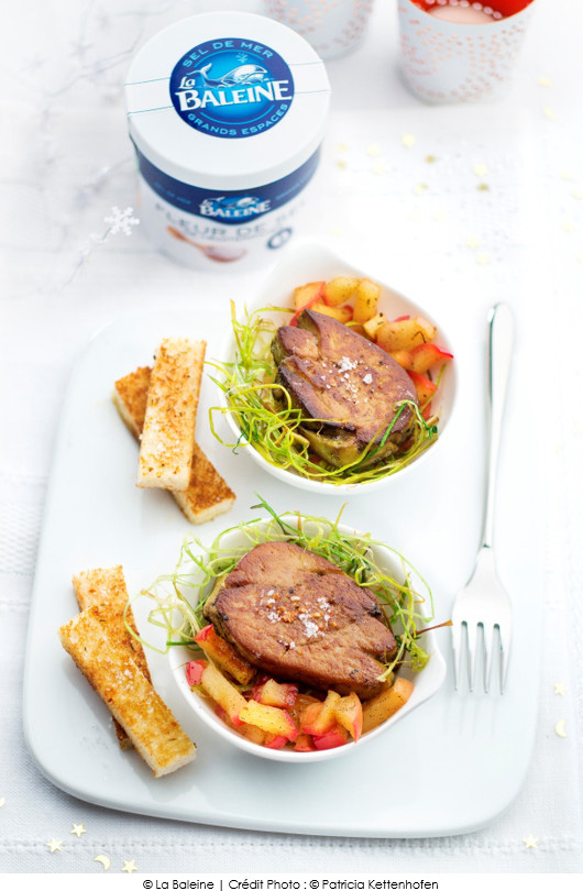 foie-gras-poele-aux-pommes-caramelisees-au-sel-la-baleine
