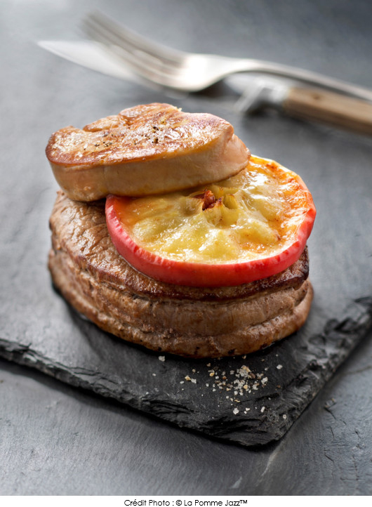 tournedos-de-boeuf-foie-gras--et-pommes-jazz-poeles