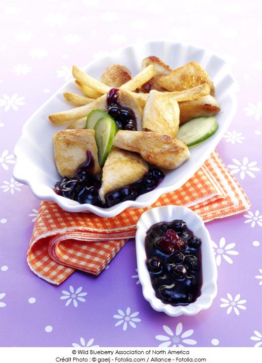chicken-nuggets-avec-sauce-aux-myrtilles-a-la-tomate