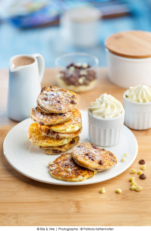 minis-crepes-aux-pepites-de-chocolat-noir-et-blanc