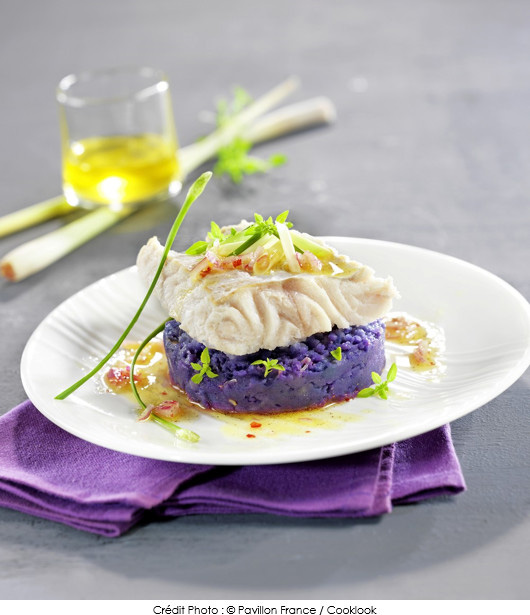 pave-de-julienne-poche-a-la-citronnelle-et-ecrase-de-vitelotte-a-lhuile-de-noisettes