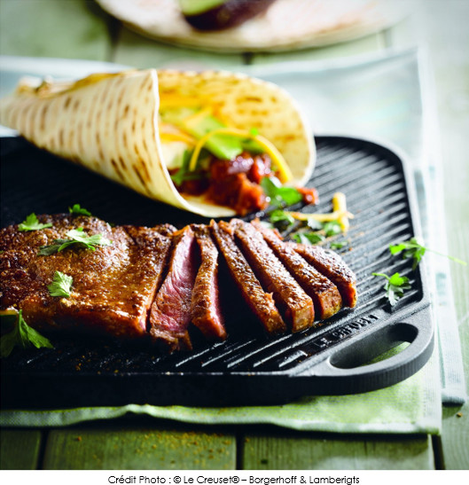 tortilla-wrap-au-bifteck-grille-avocat-et-sauce-aux-haricots