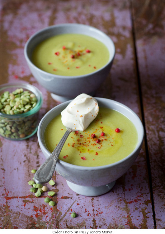 soupe-de-pois-casses-aux-fanes-de-legumes