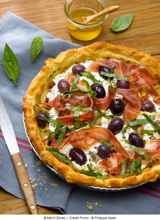 torta-dolives-violettes-chevre-frais-et-jambon-serrano