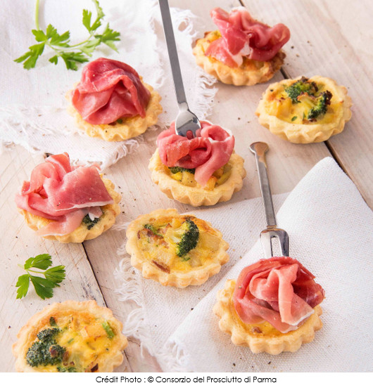mini-quiches-aux-pommes-de-terre-brocolis-et-jambon-de-parme