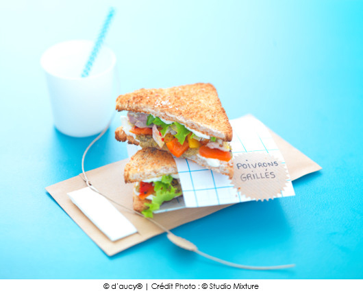 clubs-sandwichs-a-la-marseillaise-tapenade-poivrons-grilles-et-maquereaux