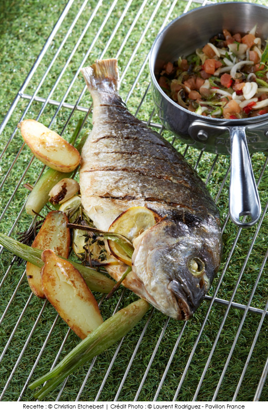dorade-royale-pavillon-france-au-barbecue-fenouil-citron-pommes-de-terre-rattes-sauce-vierge