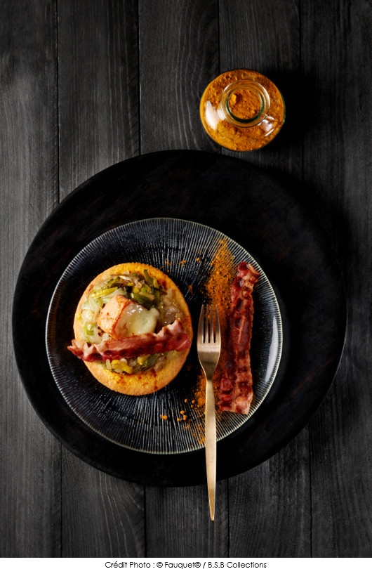 sable-de-maroilles-fauquet-a-loignon-et-poireau-crispies-de-poitrine-de-porc