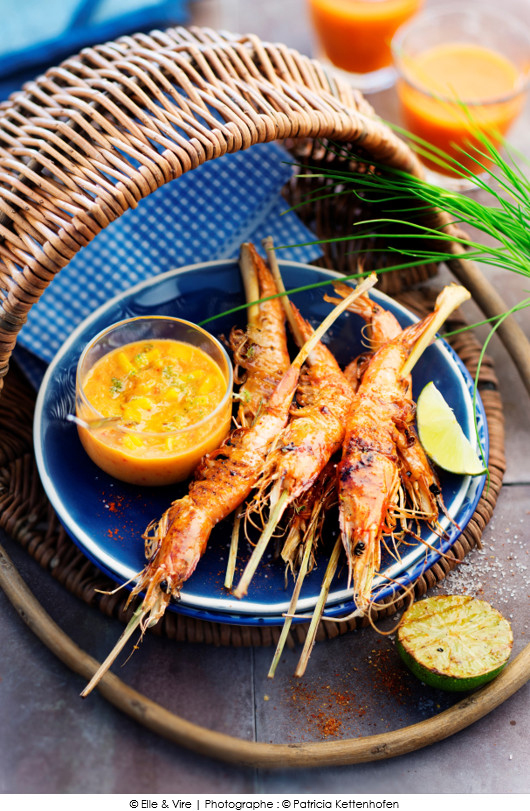brochettes-de-gambas-grillees-et-creme-a-la-mangue