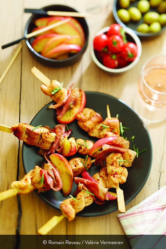 brochettes-de-poulet-fermier-label-rouge-st-sever-jambon-de-bayonne-et-pommes