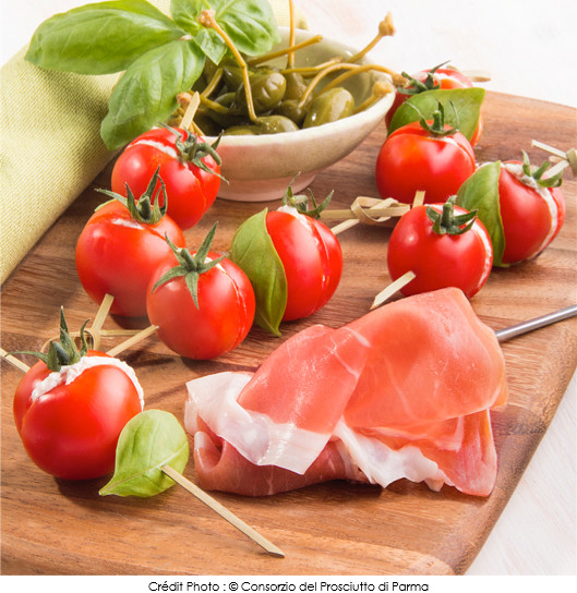 brochettes-de-tomates-cerises-farcies-a-la-mousse-de-jambon-de-parme