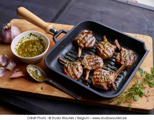 cotes-dagneau-grillees-salsa-chimichurri
