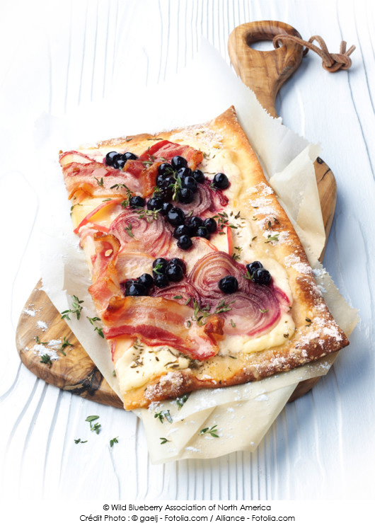 tarte-flambee-avec-des-myrtilles-sauvages-du-canada