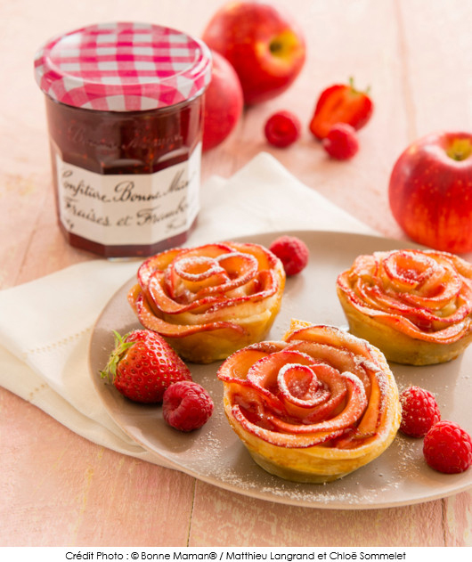 tartelettes-aux-petales-de-pommes-et-confiture-de-fraises-framboises-bonne-maman