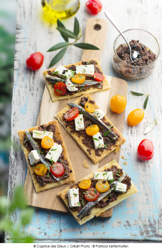 tartes-fines-tapenade-et-caprice-des-anges-facon-pissaladiere