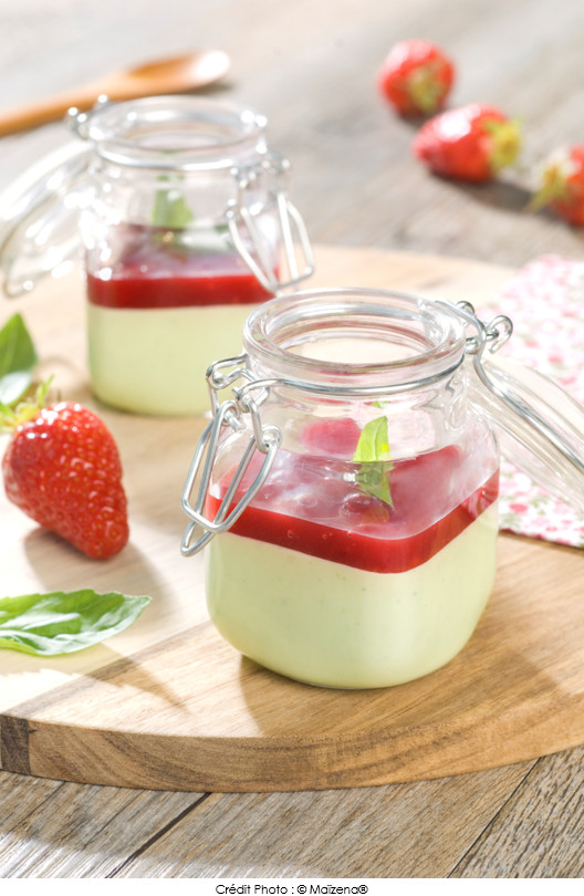panna-cotta-chocolat-blanc-basilic-et-coulis-de-fraise