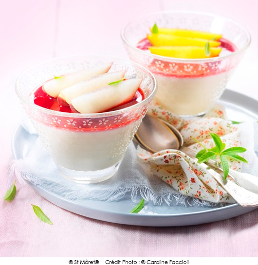 panna-cotta-de-st-moret-a-lanis-vert-peche-et-coulis-de-framboises