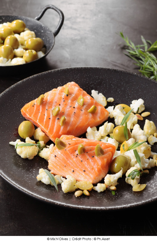 pave-de-saumon-a-lunilateral-pique-dolives-vertes-chou-fleur-croquant-au-citron-confit